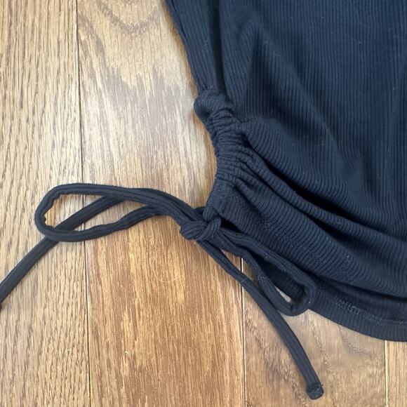 NWT Forever 21 Black Cropped Shirt Cinch Sides Side Ties Cutout Size Small - Picture 3 of 5